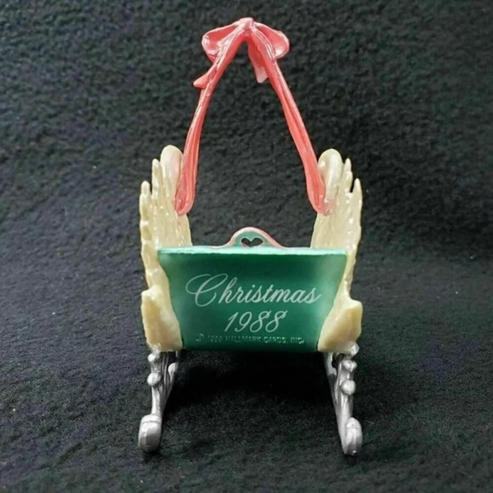 Hallmark Keepsake Sweetheart Romantic Swan Sleigh Christmas Ornament 1988 Vintag
